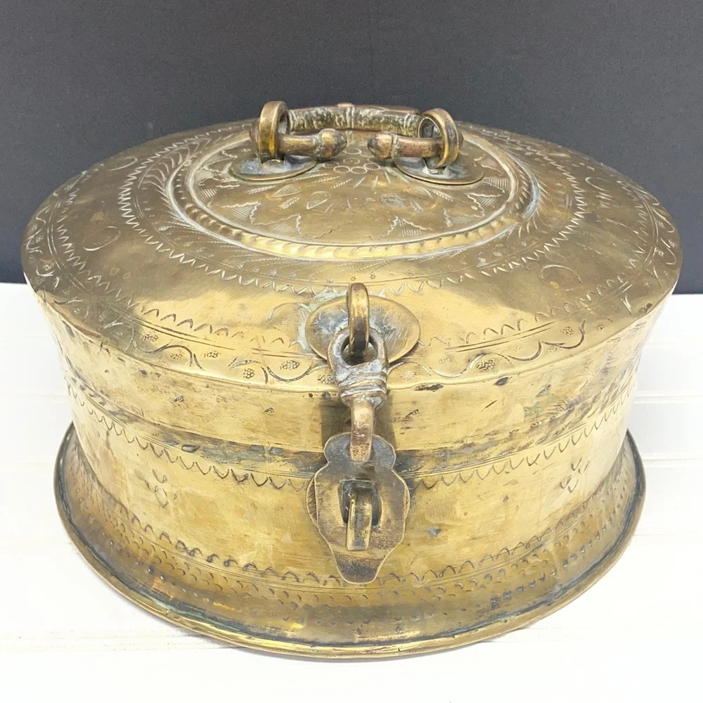 Brass Royal Jewelry Dowry Chapati Box Carving Latch
